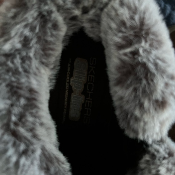 Skechers Tan Fur-Lined Winter Boots slip on size 8.5 - Picture 3 of 5